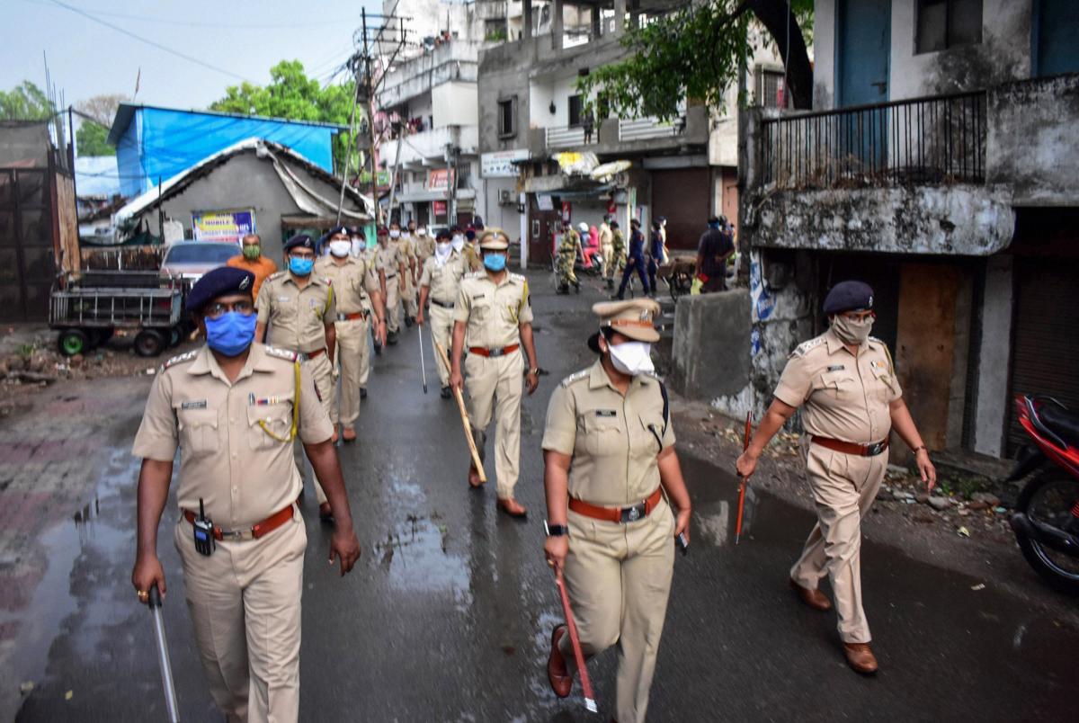 मुम्बई पुलिस ने कोरोना के मद्देनजर नियुक्त किए 1100 जवान, सील इमारतों के बाहर भी अधिकारी किया गया तैनात