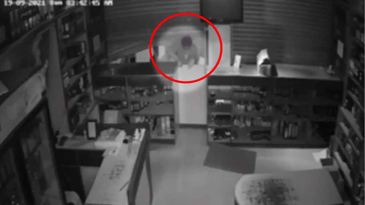उल्हासनगर: शराब की दुकान में डकैती, CCTV में कैद हुई चोरी