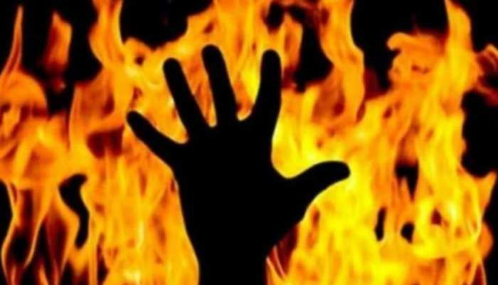 विरार में आदिवासी महिला की झोपड़ी में लगाई गई आग