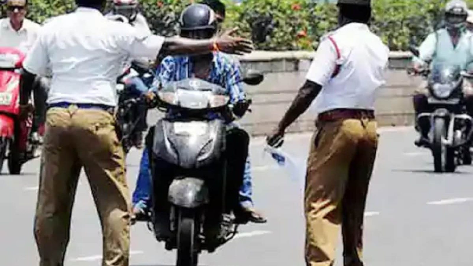 अब मुंबई की सड़कों पर तेज आवाज के साथ बाइक भगाने वालों की खैर नहीं, ट्रैफिक पुलिस सख्त