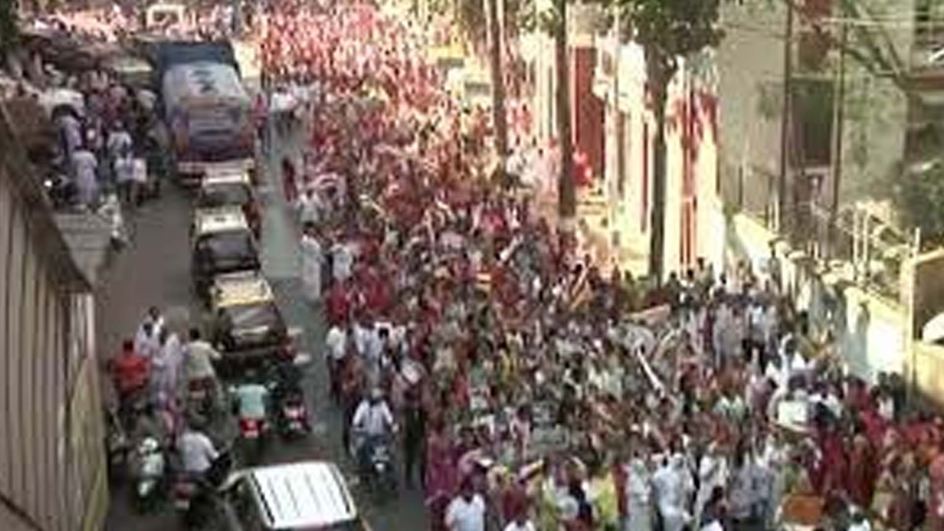 5 लाख से ज्यादा लोग मुंबई की सड़कों  पर उतरे