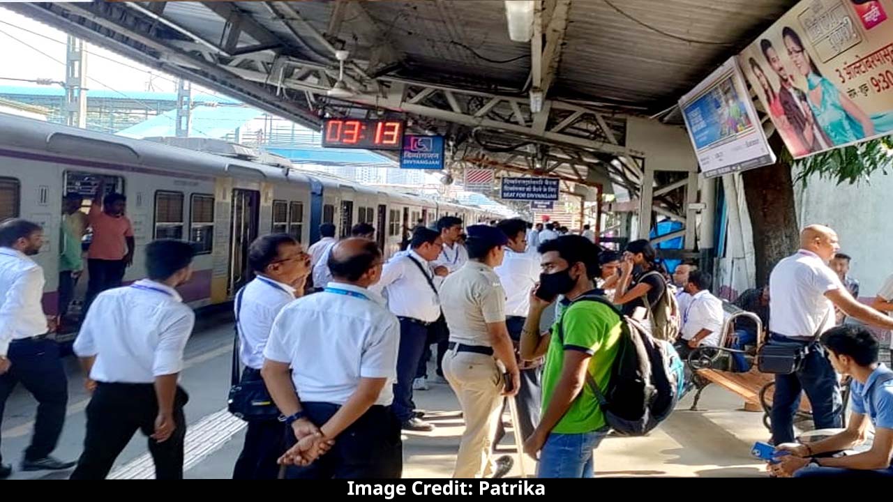 Kalyan station मध्य रेलवे के मुंबई डिवीजन में कल्याण स्टेशन ने